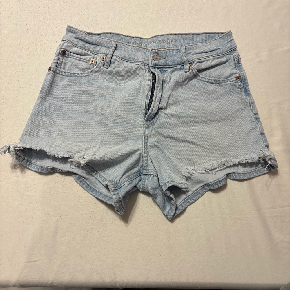 American Eagle Outfitters Light Wash Denim cutoff shorts frayed hem distressed